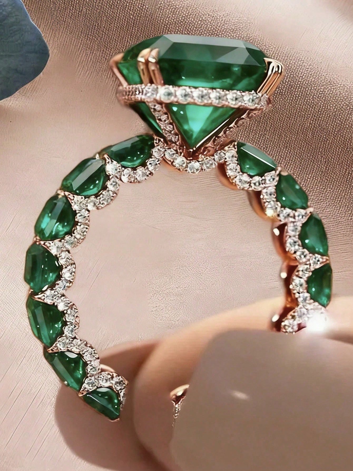 1pc Rose Gold Plated Ring With Inlaid Green Gemstone And Full Diamond