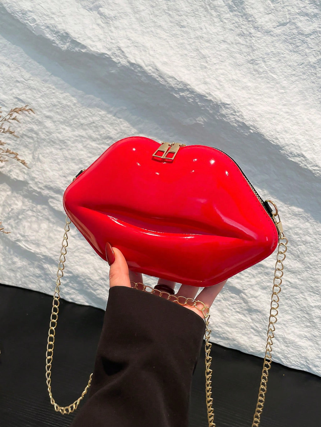 Fashionable Shiny Lip Shaped Women Chain Crossbody Unique Mini Handbag