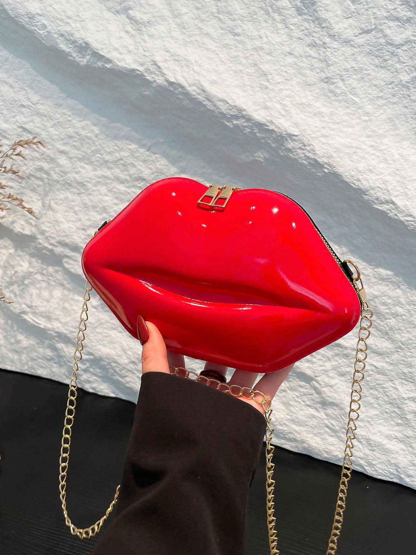 Fashionable Shiny Lip Shaped Women Chain Crossbody Unique Mini Handbag