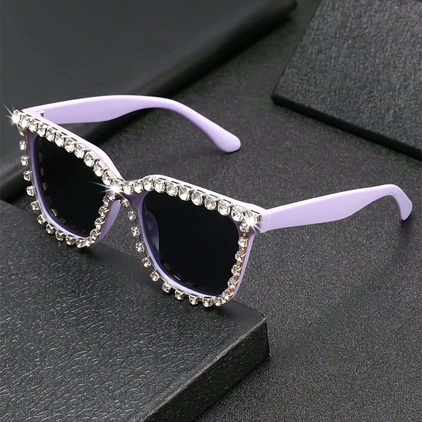 A Pair Of Fashionable Large-Frame Cat-Eye With Rhinestone