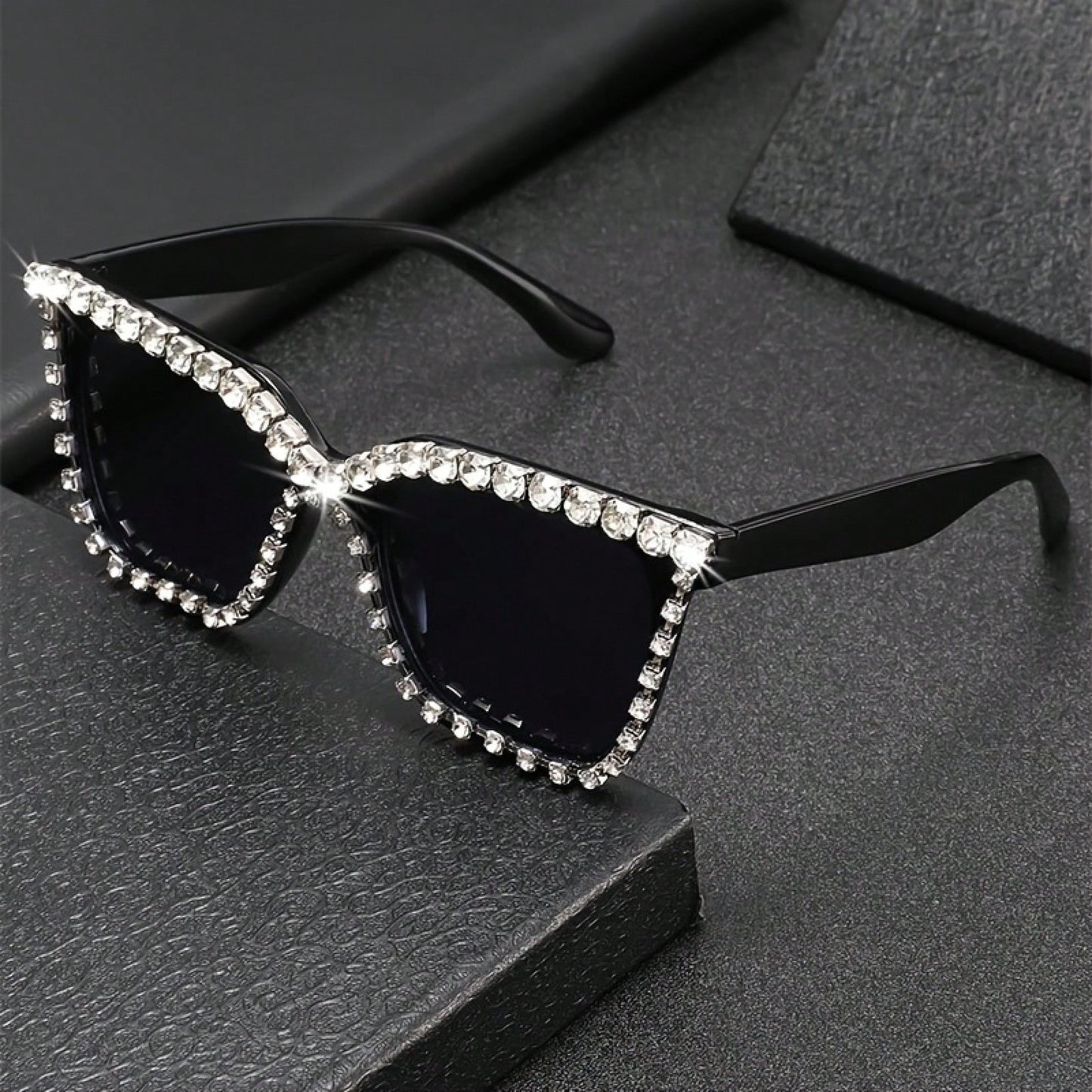 A Pair Of Fashionable Large-Frame Cat-Eye With Rhinestone